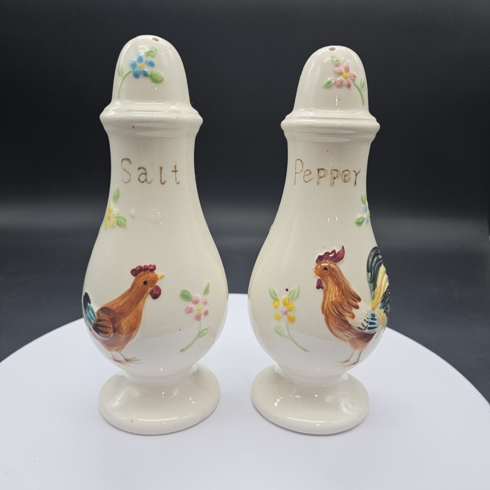 Enesco Salt and Pepper Shakers Unisex OS White Rooster Floral Farmhouse Kitchen